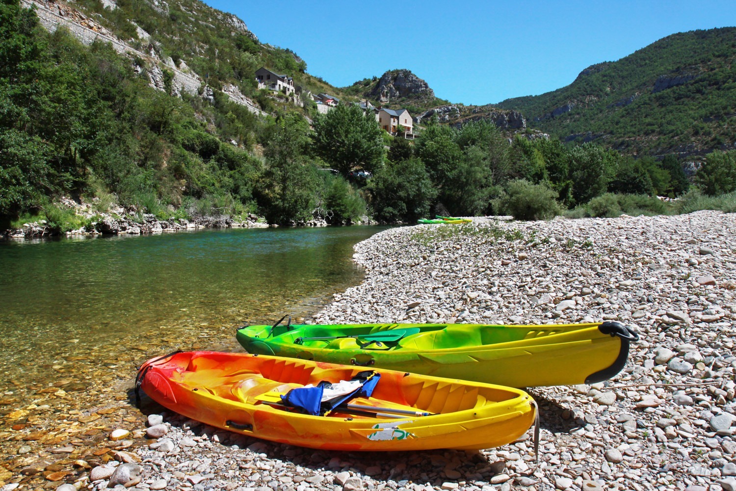 Canoeing down the rivers of the Cévennes, a nature and relaxation activity